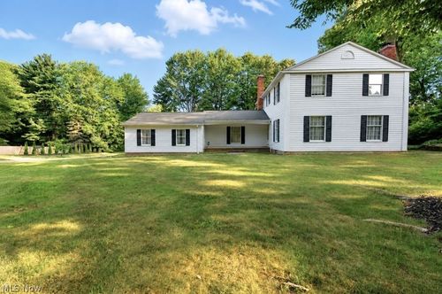 9237 Creekwood Dr, Mentor, OH, 44060-6443 | Card Image