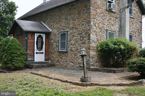 2420 Urffers Rd, COOPERSBURG, PA, 18036-3807 | Card Image