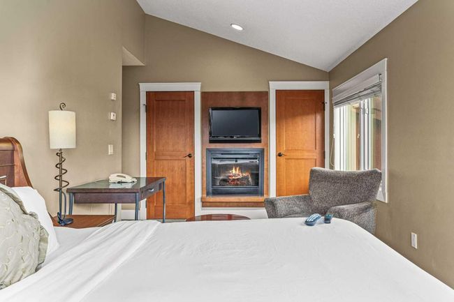 402 - 191 Kananaskis Way, Condo with 3 bedrooms, 3 bathrooms and 1 parking in Canmore AB | Image 36