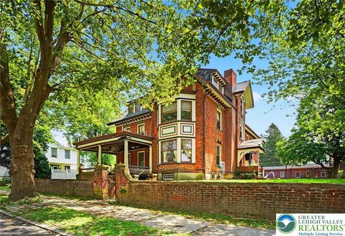218 Center St, Jim Thorpe, PA, 18229-1307 | Card Image