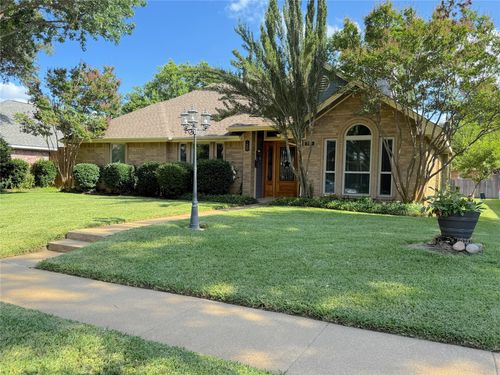 730 Blue Oak Dr, Lewisville, TX, 75067-6225 | Card Image
