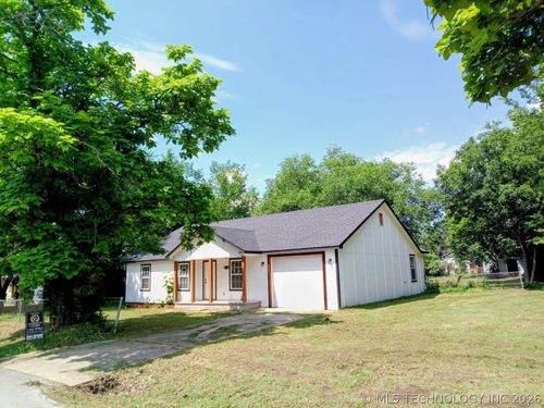 714 Cedar Ln, Okmulgee, OK, 74447-6402 | Card Image