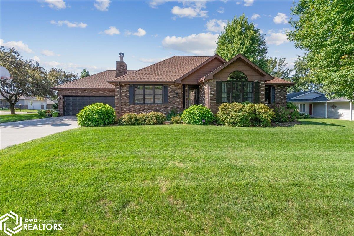 Windsor Dr, Grundy Center, IA 50638