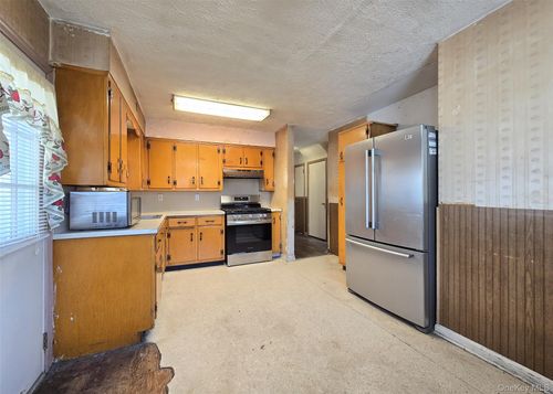 369 Woodfield Rd, West Hempstead, NY, 11552-2534 | Card Image