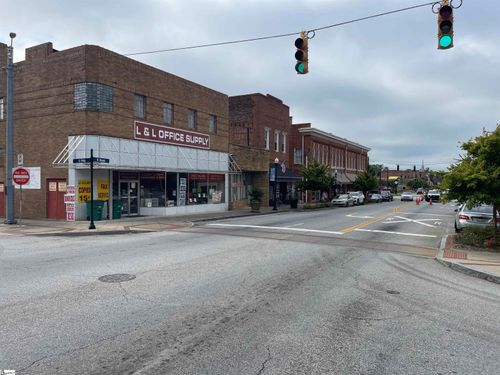 114 N Broad St, Clinton, SC, 29325-2302 | Card Image