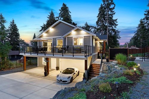 3819 Ross Ave, Royston, BC, V0R2V0 | Card Image