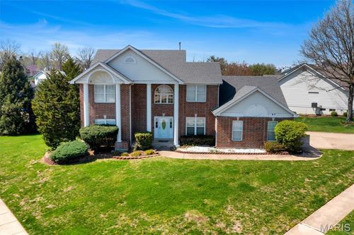 489 Westglen Village Dr, Ballwin, MO, 63021-6135 | Card Image