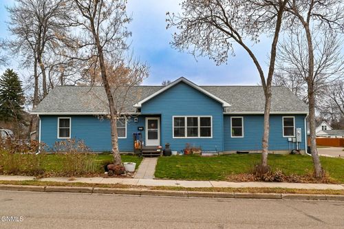 1714 University Ave W, Minot, ND, 58703-1909 | Card Image