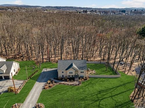 31 Greenshire Way, Walden, NY, 12586-2501 | Card Image