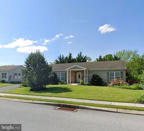 8 Madeleine Dr, MYERSTOWN, PA, 17067-3137 | Card Image