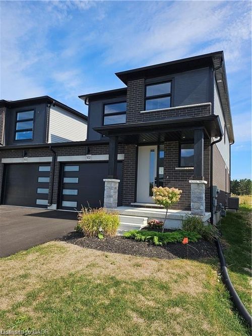 102 Thackeray Way, Harriston, ON, N0G1Z0 | Card Image