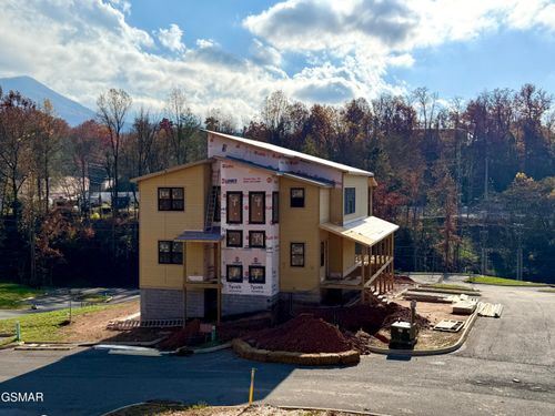 10-130 Mills Park Rd, Gatlinburg, TN, 37738-5927 | Card Image