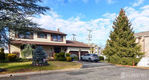 27 Henley Street, Woodbridge Proper, NJ, 07095 | Card Image