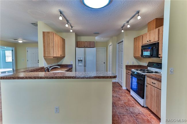 8087 E Decatur Ct, House other with 3 bedrooms, 2 bathrooms and 3 parking in Floral City FL | Image 13