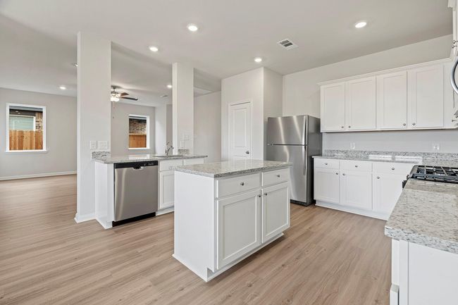 8914 Ice Quartz Dr, House other with 4 bedrooms, 3 bathrooms and 2 parking in Iowa Colony TX | Image 6