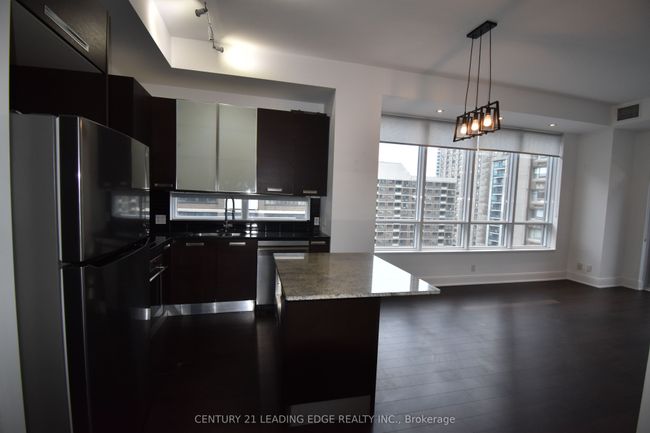 1503 - 21 Balmuto St, Condo with 2 bedrooms, 2 bathrooms and null parking in Toronto ON | Image 6