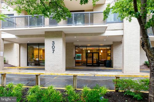 512-307 Yoakum Pkwy, ALEXANDRIA, VA, 22304-4012 | Card Image