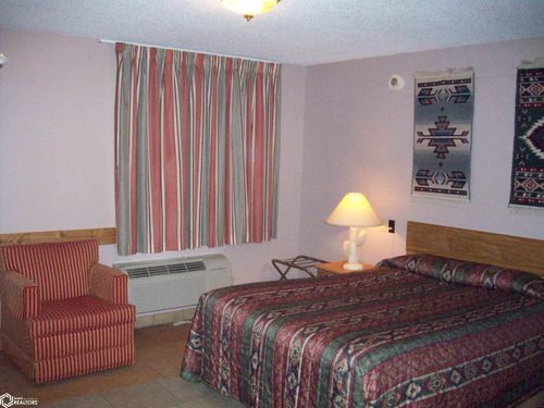 2520 /2518/2528 Mount Pleasant St, Burlington, IA, 52601-2118 | Card Image