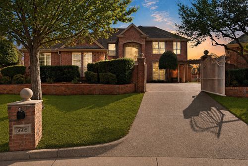 5605 Bailey Ct, Arlington, TX, 76017-8201 | Card Image