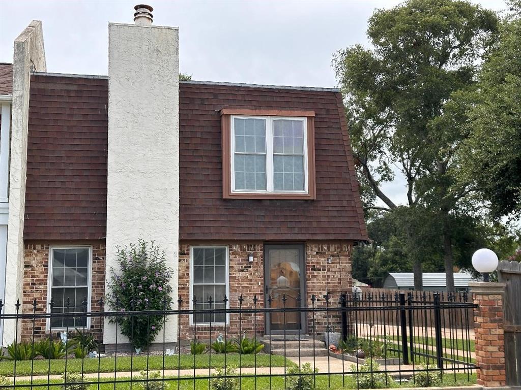 James St, Baytown, TX 77520