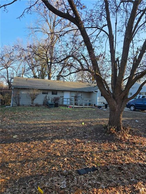 10726 Sycamore Ter, Kansas City, MO, 64134-2756 | Card Image