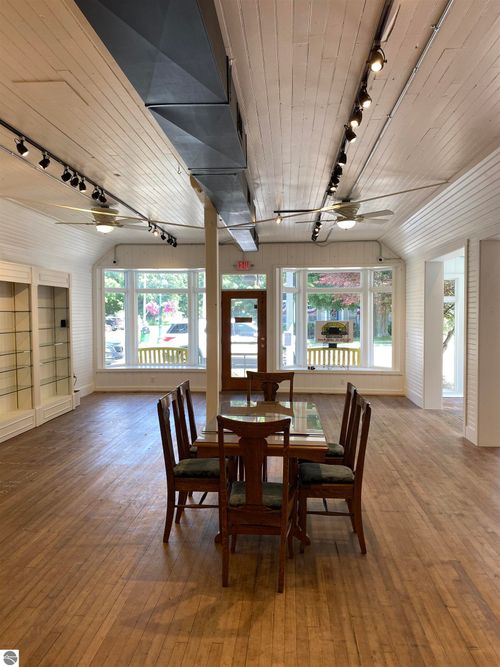 9053 Helena Rd, Alden, MI, 49612-5106 | Card Image