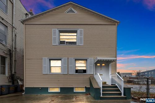 117 10th St, Passaic, NJ, 07055-8213 | Card Image