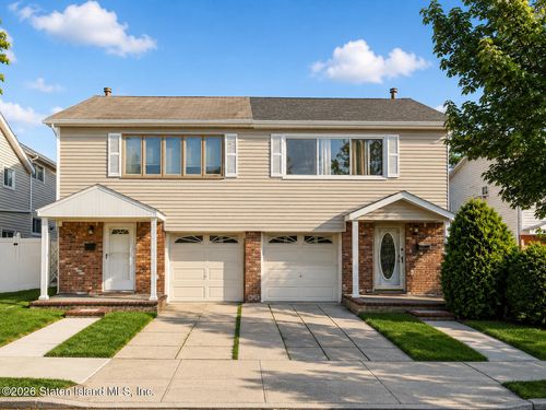 61 Middle Loop Rd, Staten Island, NY, 10308-1922 | Card Image