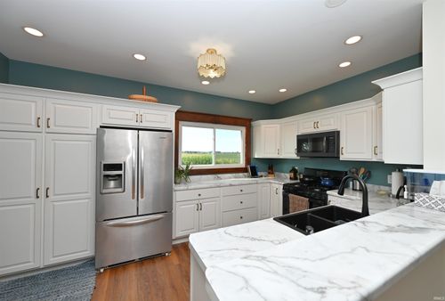 13721 W 900 S, Francesville, IN, 47946-8018 | Card Image