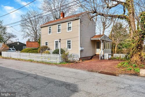 40 S Canal St, YARDLEY, PA, 19067-1504 | Card Image