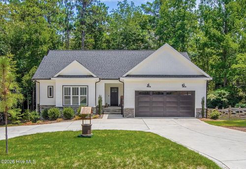 1046 Monticello Dr, Pinehurst, NC, 28374-8610 | Card Image