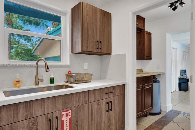 2320 Sw 36 Th Ave, House other with 6 bedrooms, 5 bathrooms and null parking in Fort Lauderdale FL | Image 12