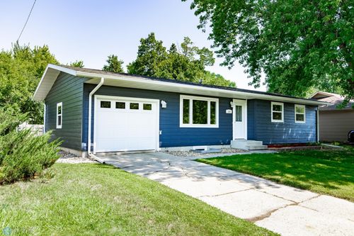 226 10 1/2 Ave W, West Fargo, ND, 58078-2622 | Card Image