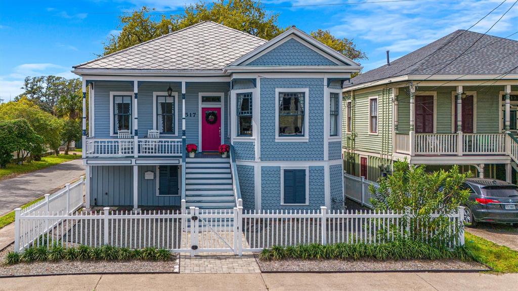 33rd St, Galveston, TX 77550