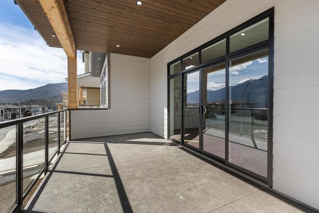 Balcony with a mountain view | Image 12