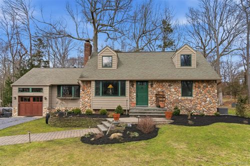 5 Cherrylawn Ln, Northport, NY, 11768-1137 | Card Image