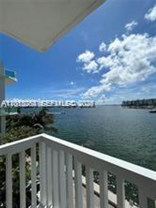 407-2016 Bay Dr, Miami Beach, FL, 33141-4421 | Card Image