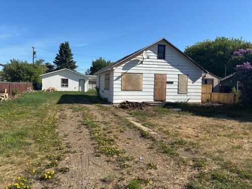 9518 85 Ave, Peace River, AB, T8S1G3 | Card Image