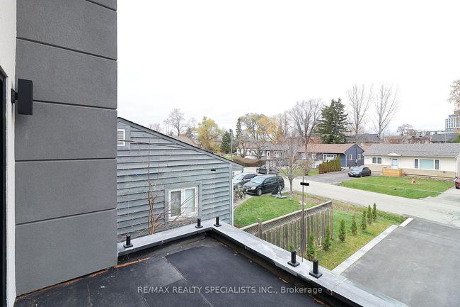 1048 Roosevelt Rd, House attached with 5 bedrooms, 6 bathrooms and 2 parking in Mississauga ON | Image 6