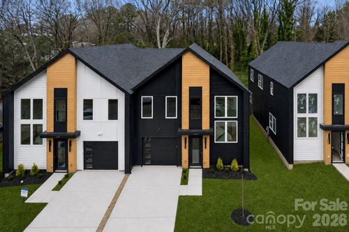 2412 Crestview Dr, Charlotte, NC, 28216-5204 | Card Image