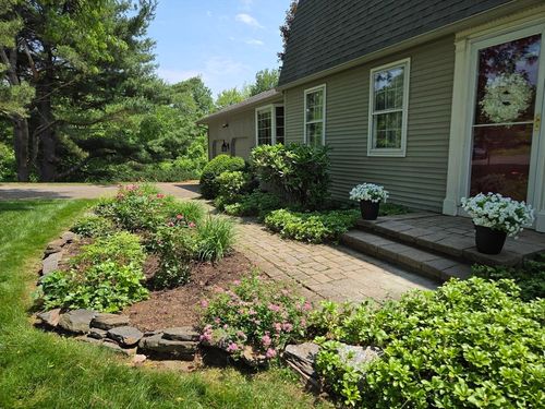 24 E View Dr, Feeding Hills, MA, 01030-1144 | Card Image