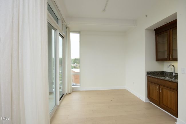 09Dining | Image 8