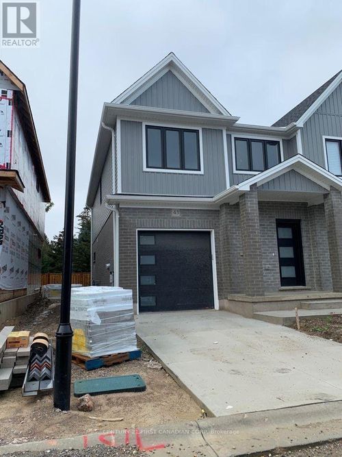 43-1 Miller Dr, Lucan, ON, N0M2J0 | Card Image