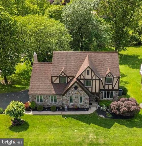 500 Newport Cir, Feasterville Trevose, PA, 19053-2489 | Card Image