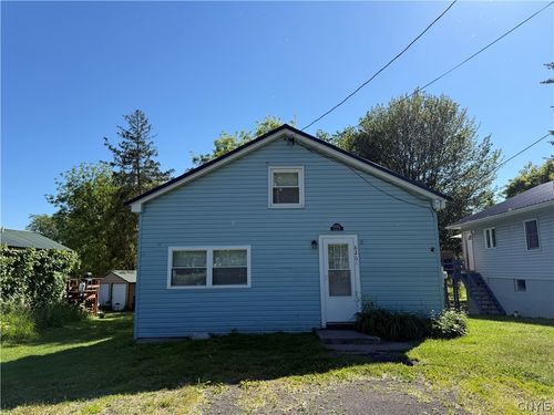 8261 Oswego Rd, Lysander, NY, 13027-9607 | Card Image