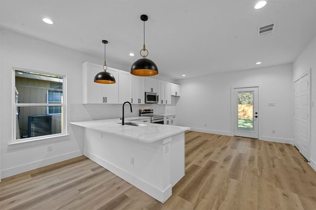 5424 Bourquin St, House other with 4 bedrooms, 2 bathrooms and null parking in Dallas TX | Image 10