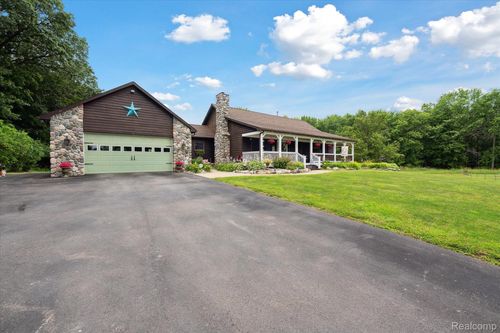 11247 Roberts Rd, Stockbridge, MI, 49285-9604 | Card Image