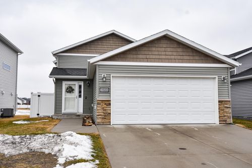 3022 38th Ave S, Moorhead, MN, 56560-6038 | Card Image