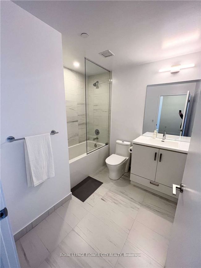 1715 - 10 Honeycrisp Cres, Condo with 2 bedrooms, 1 bathrooms and null parking in Vaughan ON | Image 14