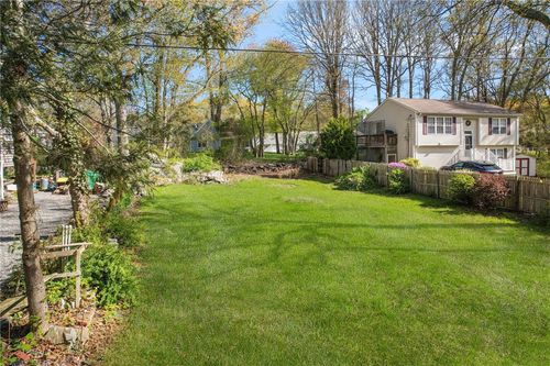 7 Winterberry Road, Narragansett, RI, 02882 | Card Image